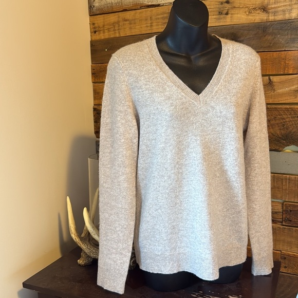 NWT Charter Club Cashmere VNeck Sweater - Picture 3 of 5